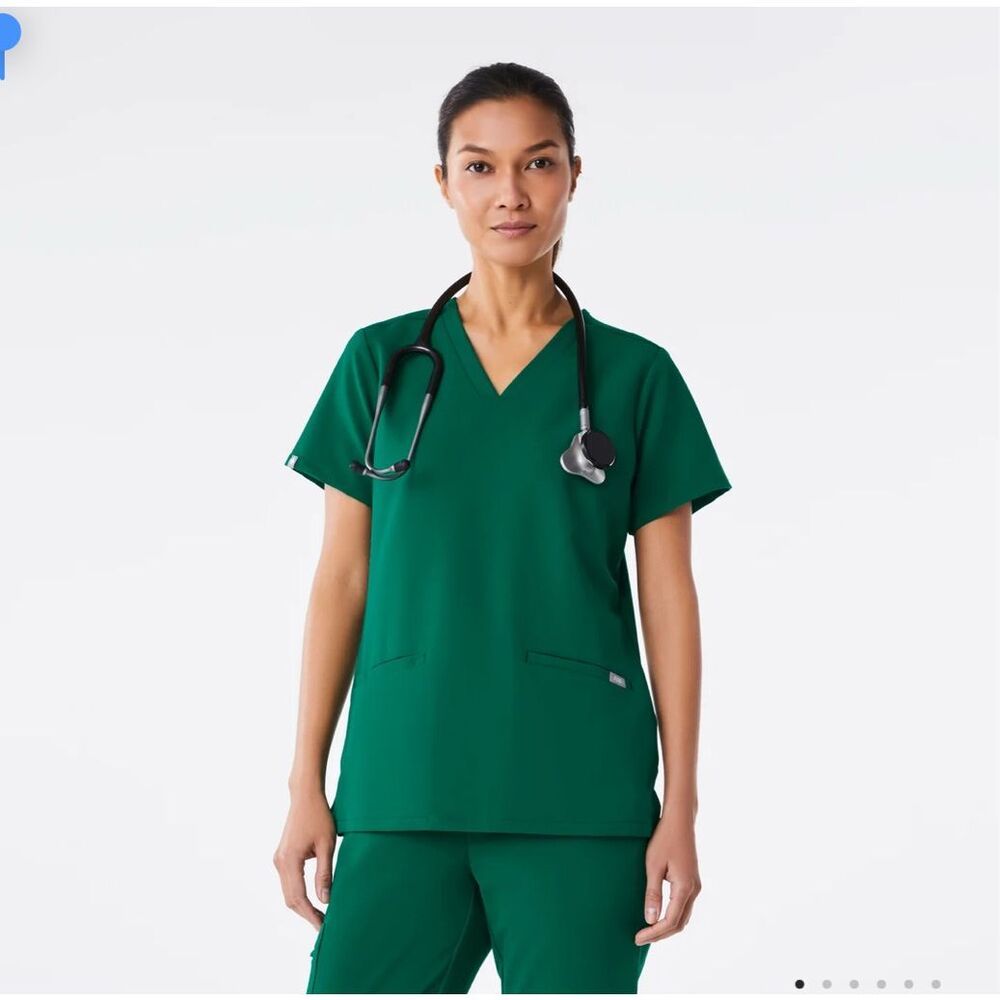 Figs Casma Three-Pocket Scrub Top Green size XS style FW1100